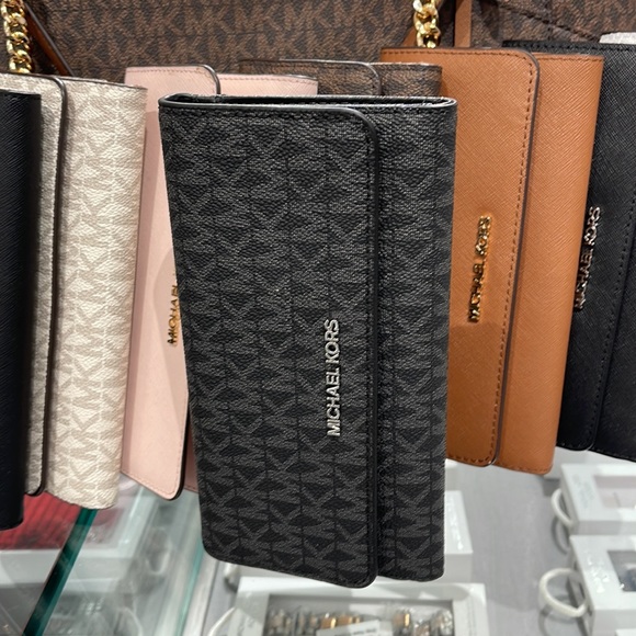 MICHAEL KORS JET SET TRV LARGE TRIFOLD BLACK - Picture 7 of 16